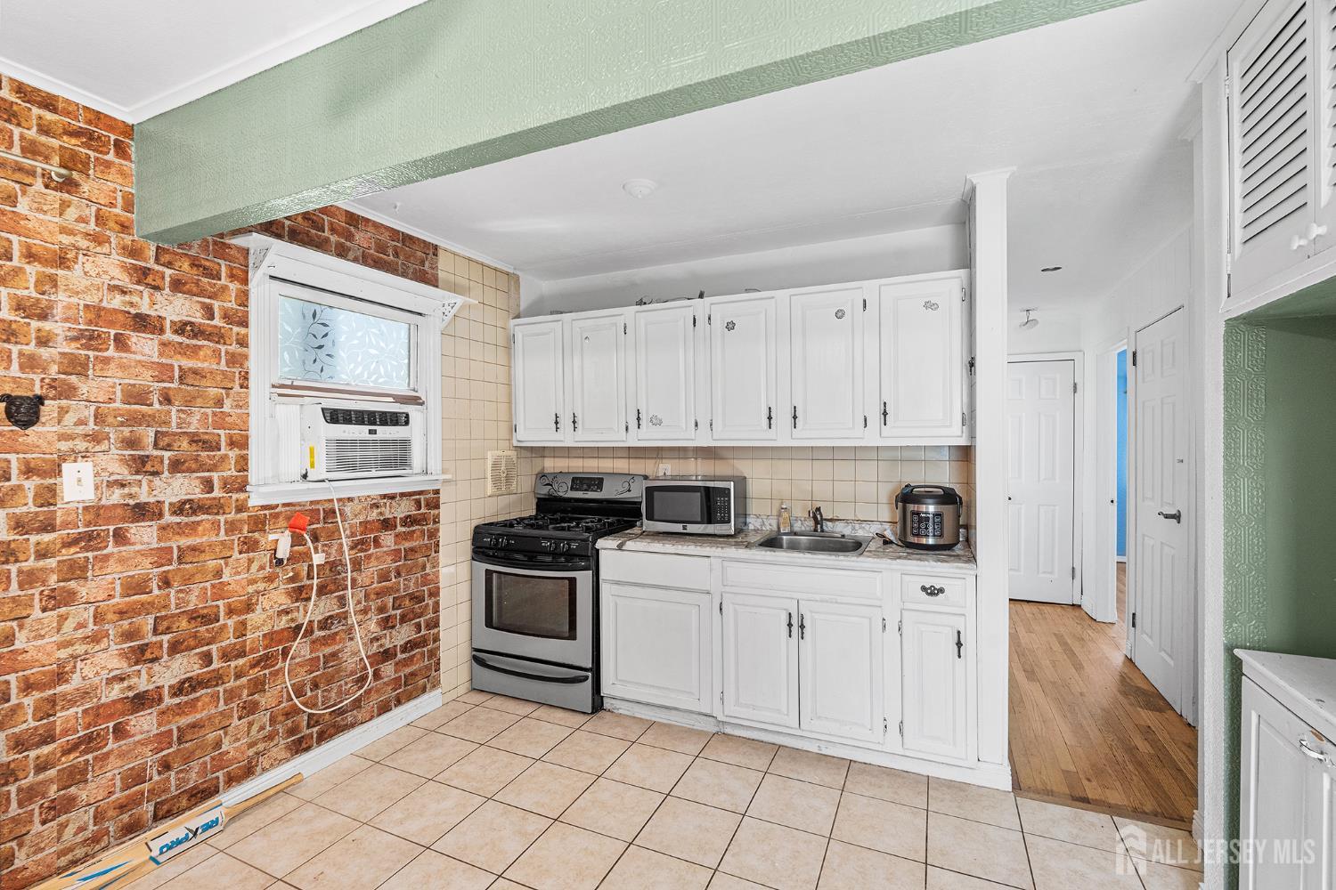 68 W Edward Street Iselin NJ 08830