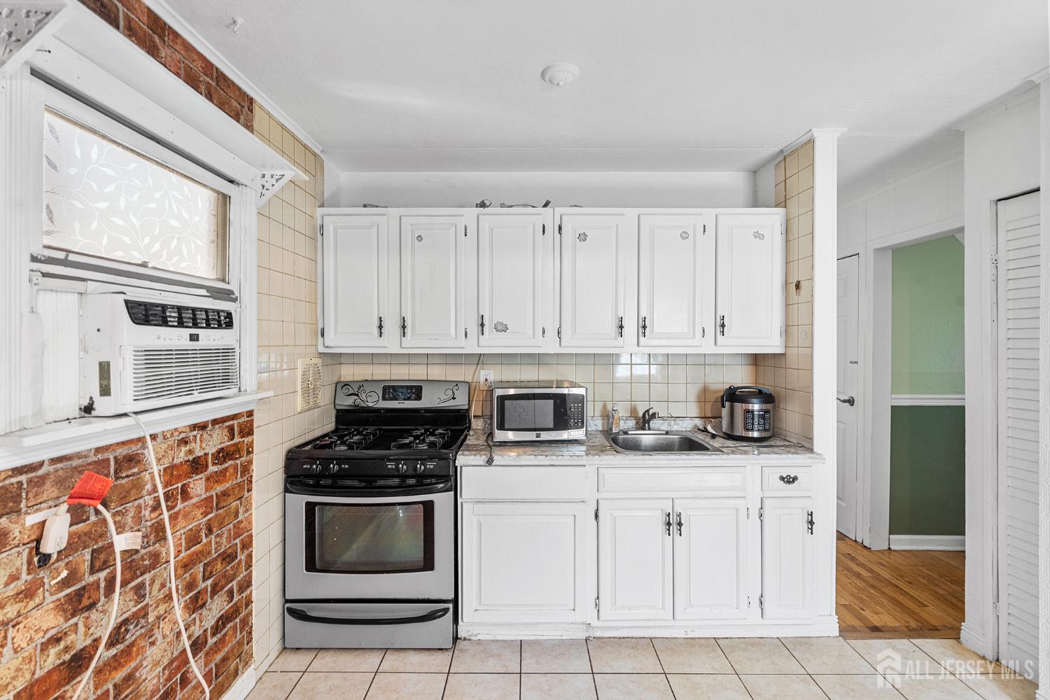 68 W Edward Street Iselin NJ 08830