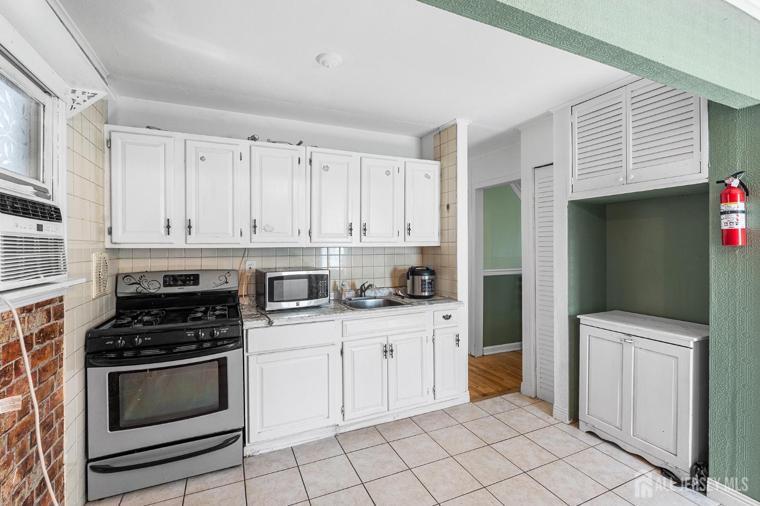 68 W Edward Street Iselin NJ 08830