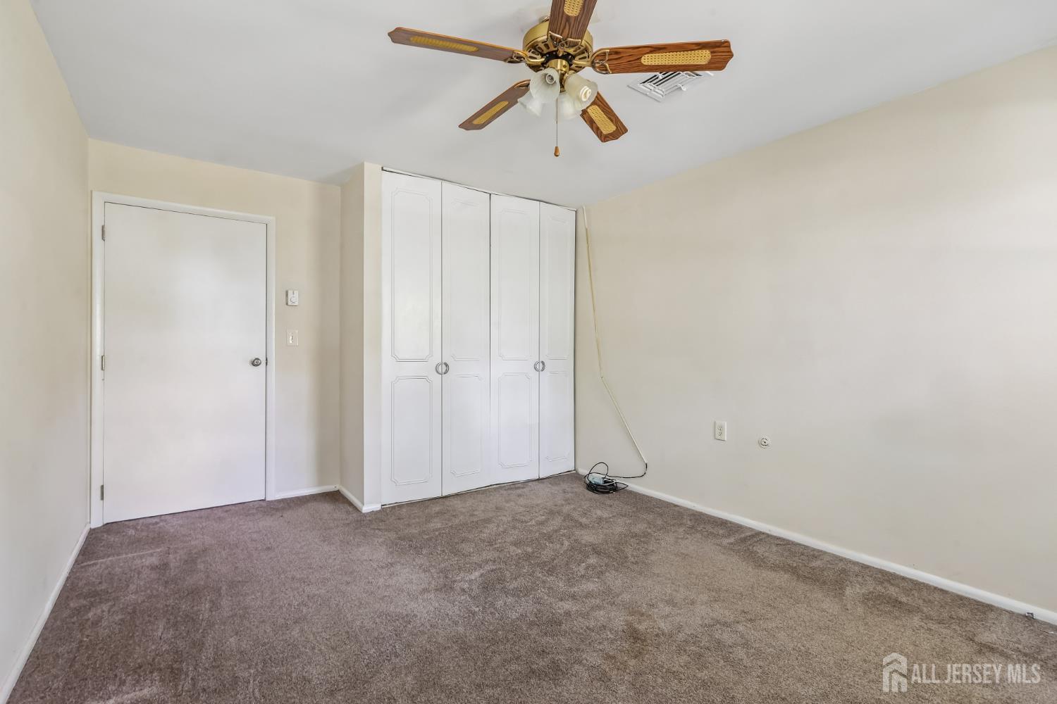 52 Cambridge Court Lakewood NJ 08701