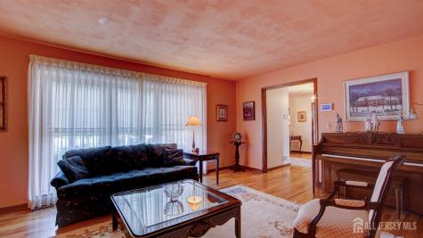 8 Sherman Court Manalapan NJ 07726