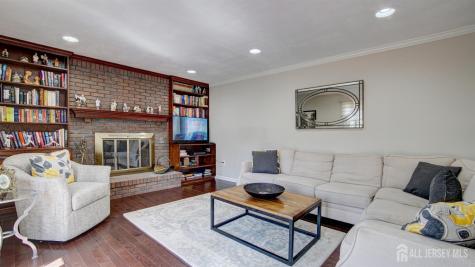 8 Sherman Court Manalapan NJ 07726