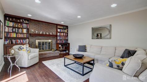 8 Sherman Court Manalapan NJ 07726
