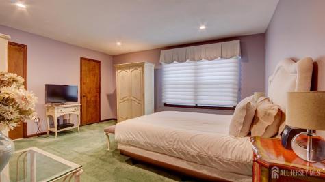 8 Sherman Court Manalapan NJ 07726