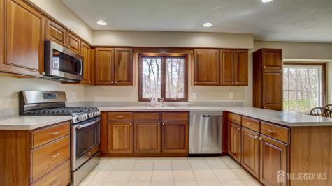 8 Sherman Court Manalapan NJ 07726