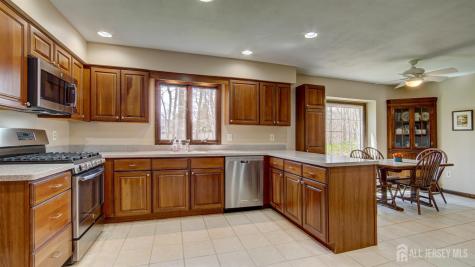 8 Sherman Court Manalapan NJ 07726