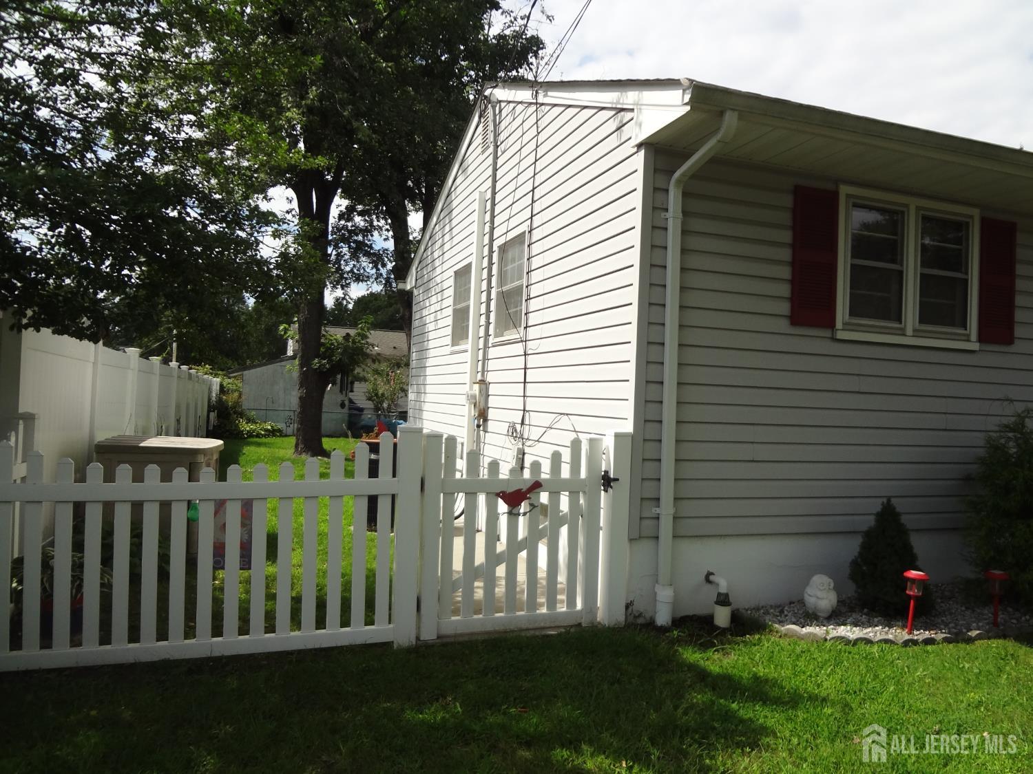 4 Wilbur Terrace Sayreville NJ 08872