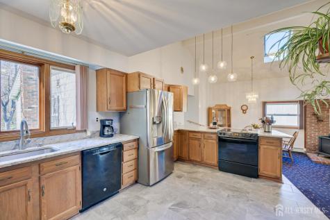 16 Skytop Road Lebanon Twp NJ 07853