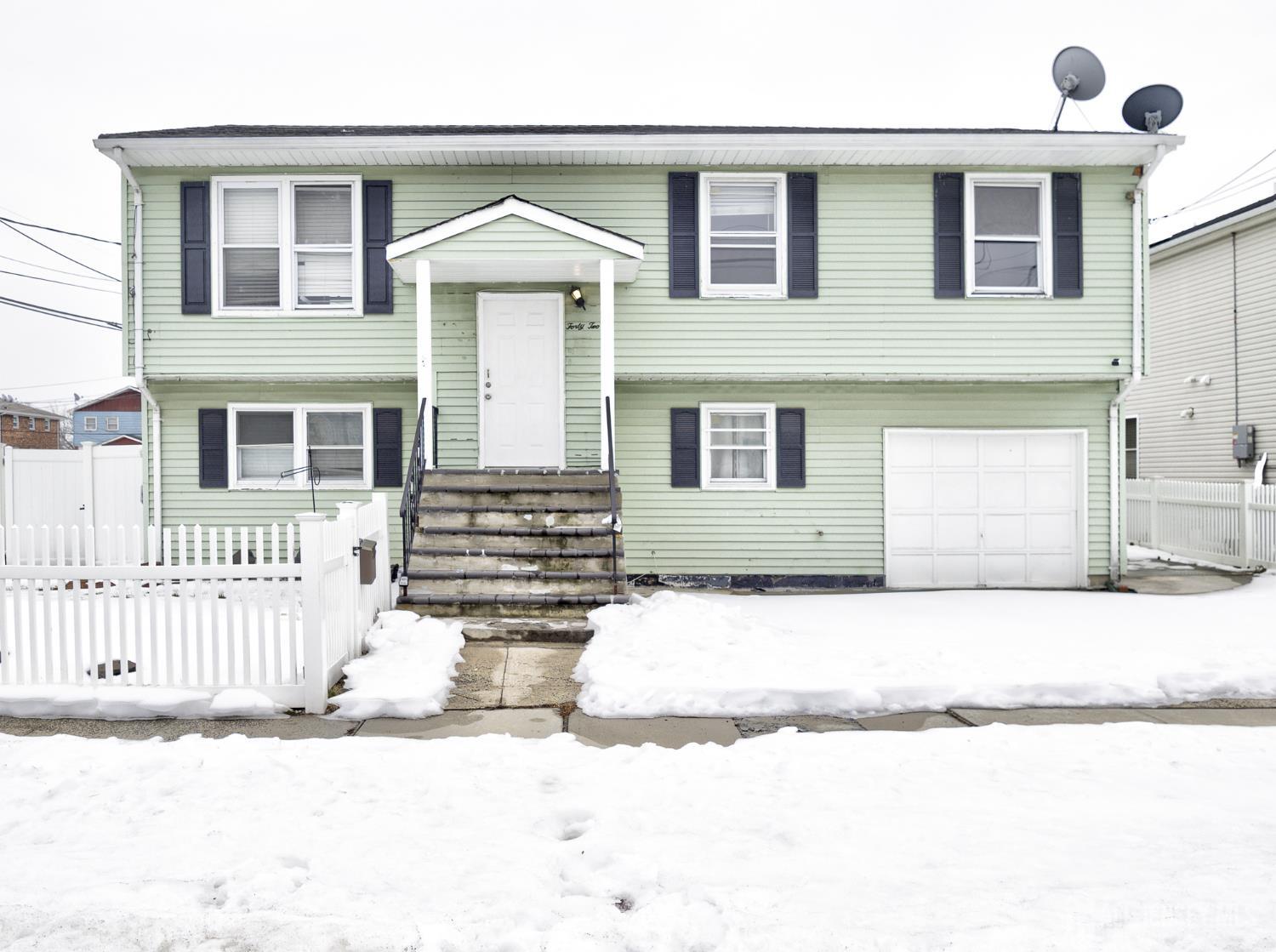 42 Mercer Street Carteret NJ 07008