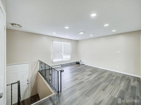 42 Mercer Street Carteret NJ 07008