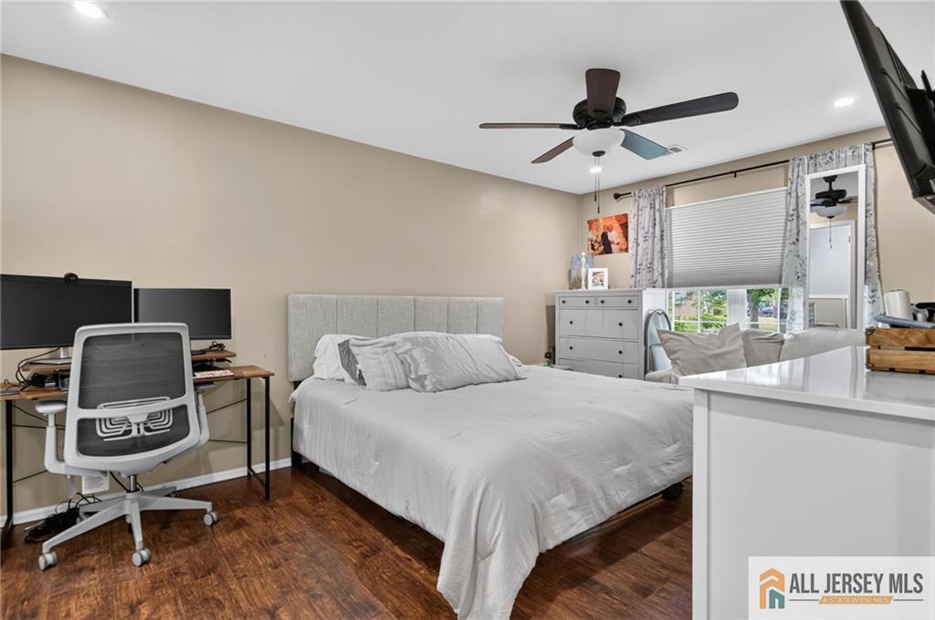 1914 Bayhead Drive Parlin NJ 08859
