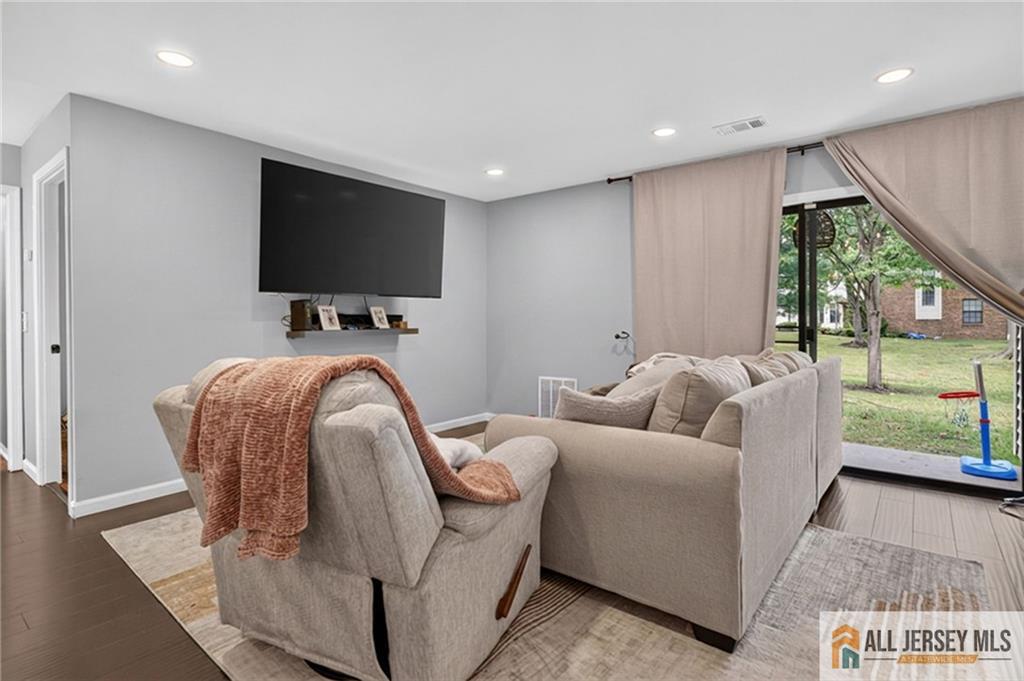 1914 Bayhead Drive Parlin NJ 08859