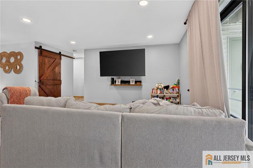 1914 Bayhead Drive Parlin NJ 08859
