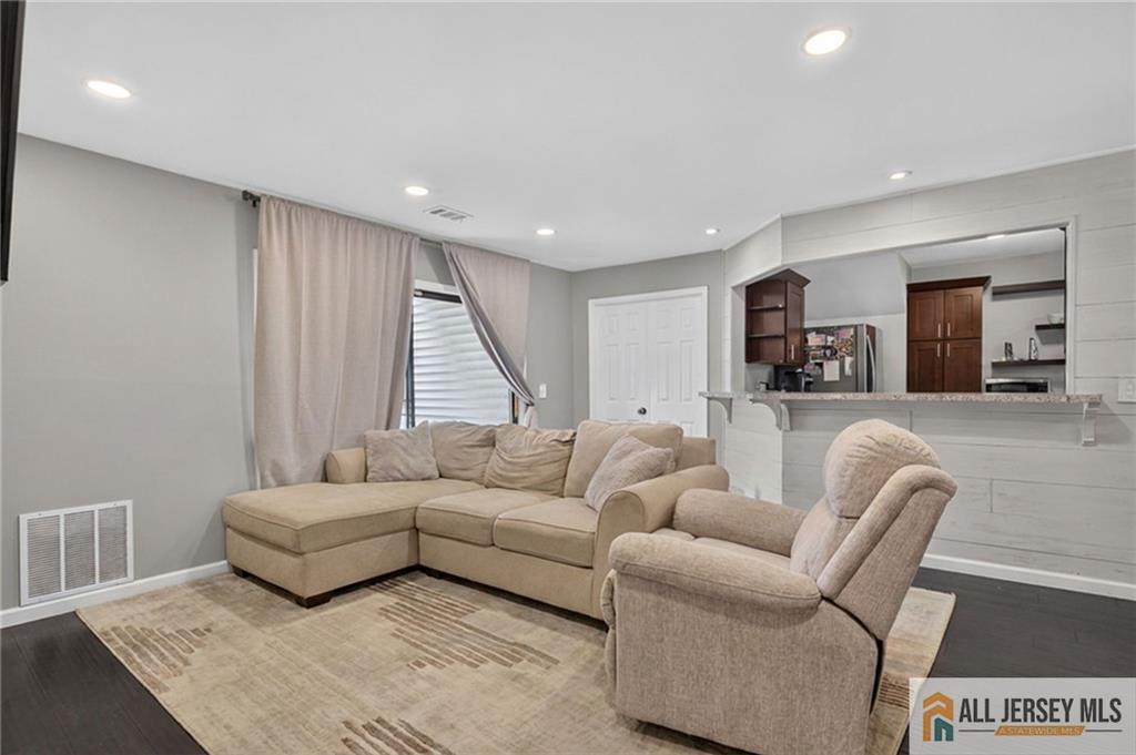1914 Bayhead Drive Parlin NJ 08859