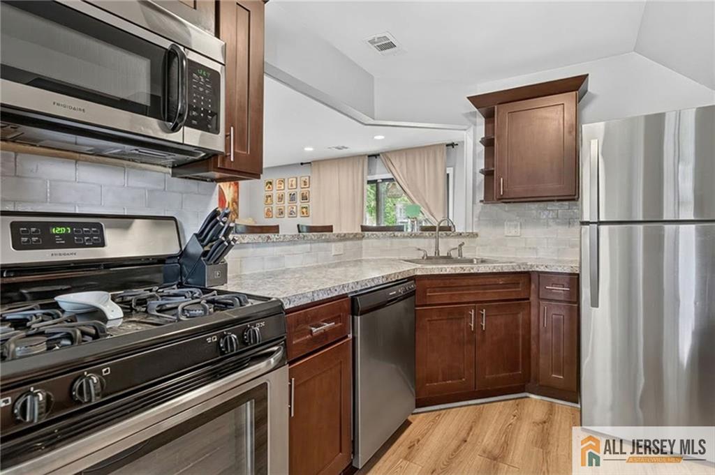 1914 Bayhead Drive Parlin NJ 08859