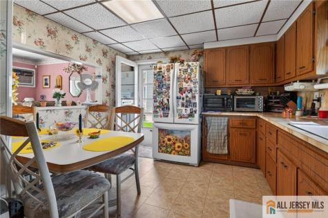 7 W James Place Iselin NJ 08830