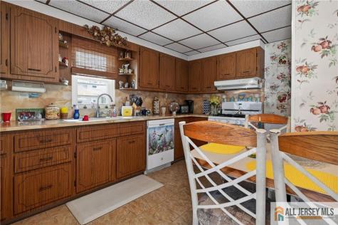 7 W James Place Iselin NJ 08830