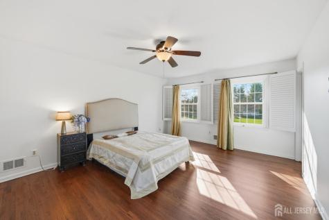 7 Monroe Place Cranbury NJ 08512