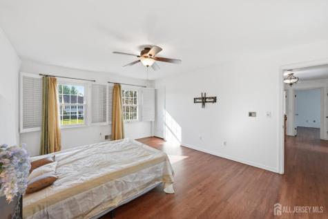 7 Monroe Place Cranbury NJ 08512