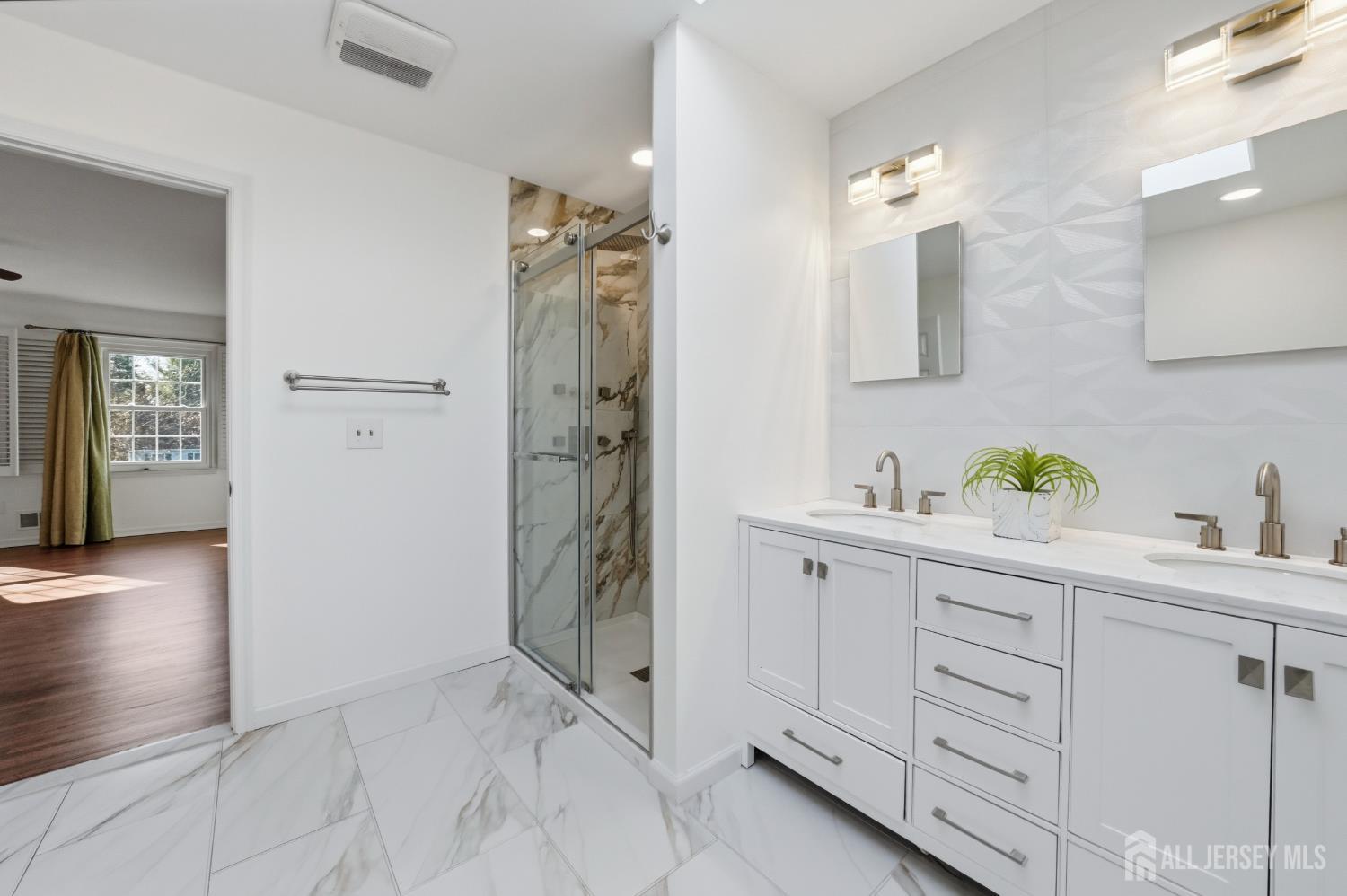 7 Monroe Place Cranbury NJ 08512