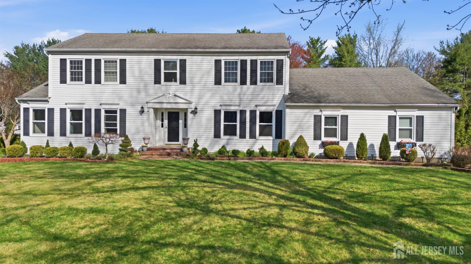 7 Monroe Place Cranbury NJ 08512