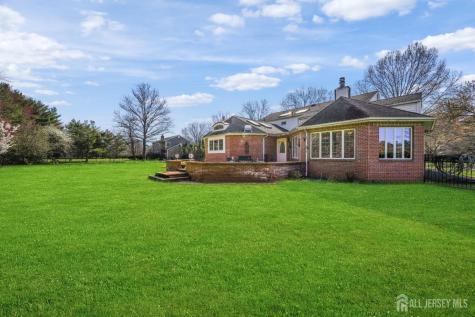 7 Monroe Place Cranbury NJ 08512