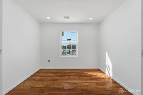 31 Davis Avenue Franklin Twsp NJ 08873
