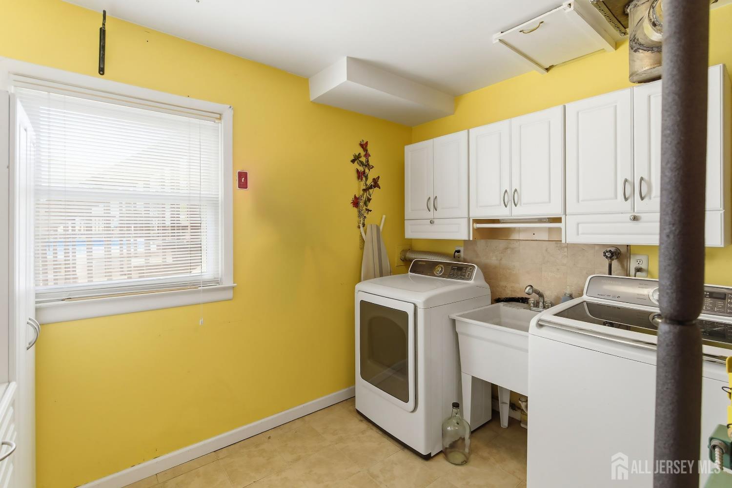 16 E Pleasant Avenue Sewaren NJ 07077