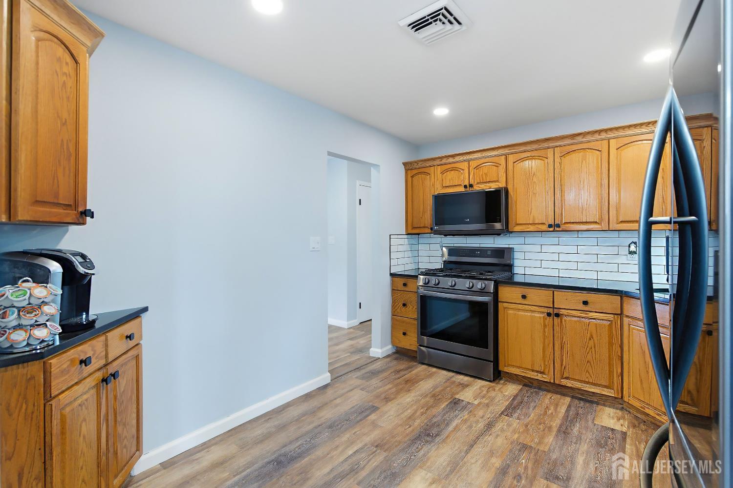 16 E Pleasant Avenue Sewaren NJ 07077