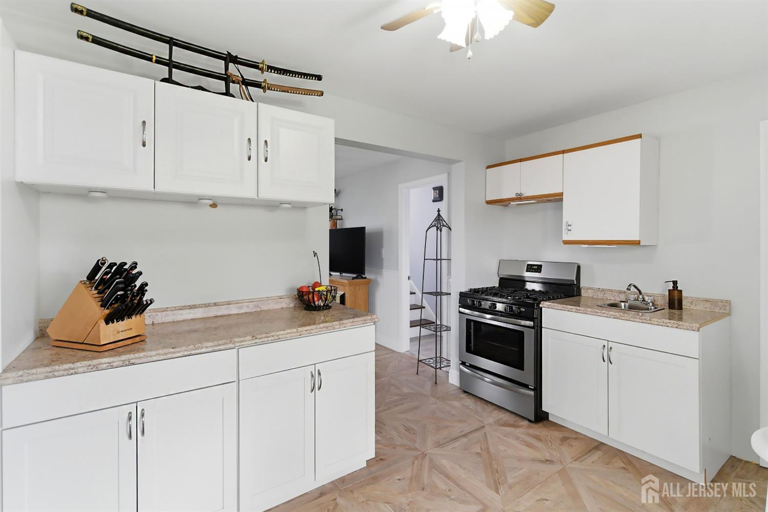 16 E Pleasant Avenue Sewaren NJ 07077