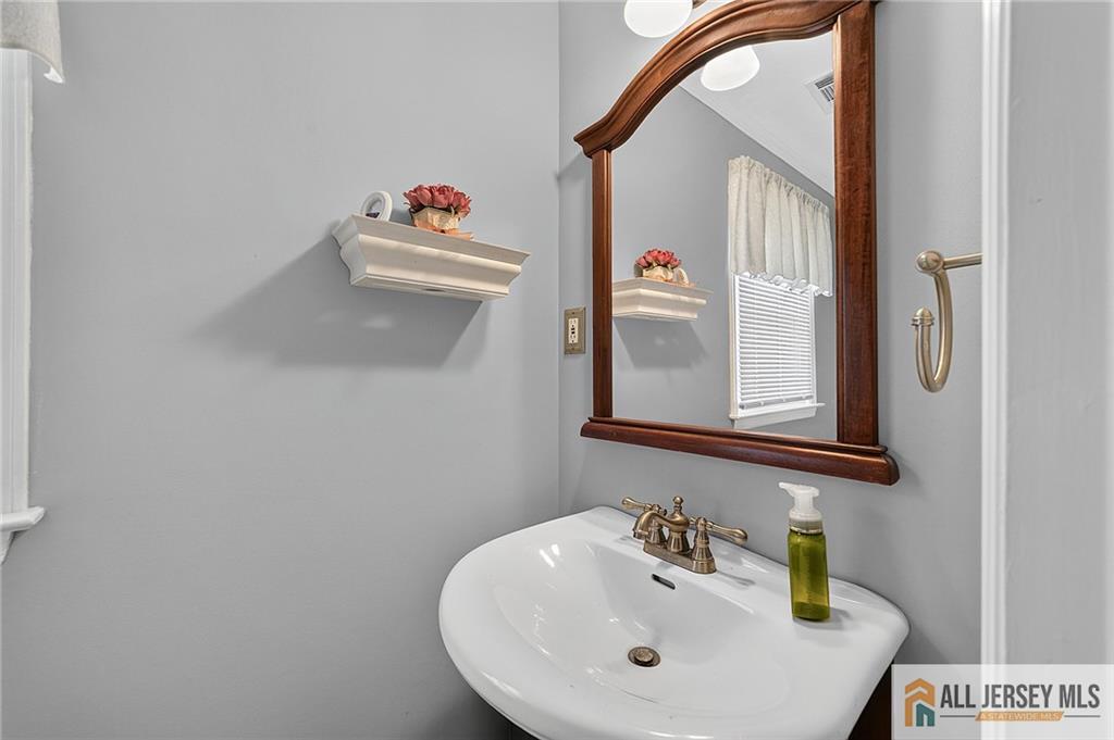 104 Pinewood Road Howell NJ 07731