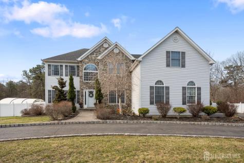 9 Redwood Court Monroe NJ 08831