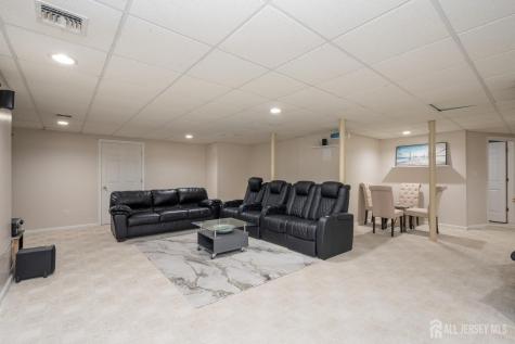 9 Redwood Court Monroe NJ 08831