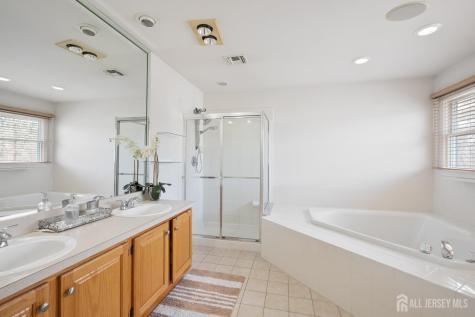 9 Redwood Court Monroe NJ 08831