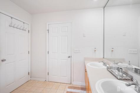 9 Redwood Court Monroe NJ 08831