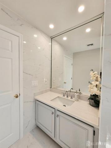 9 Redwood Court Monroe NJ 08831