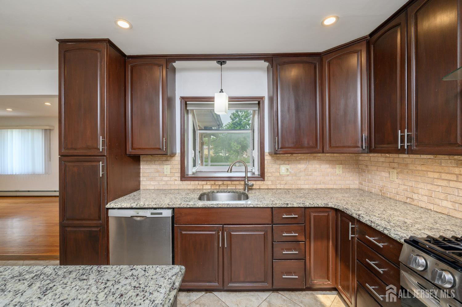 27 Fagan Place Colonia NJ 07067