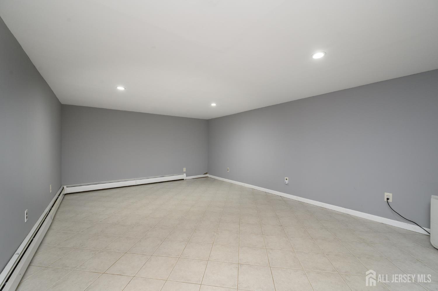 27 Fagan Place Colonia NJ 07067