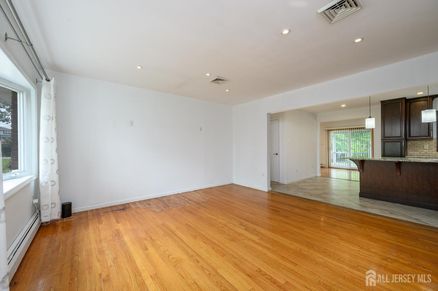 27 Fagan Place Colonia NJ 07067