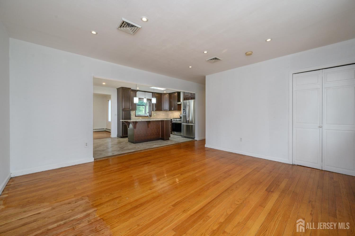 27 Fagan Place Colonia NJ 07067