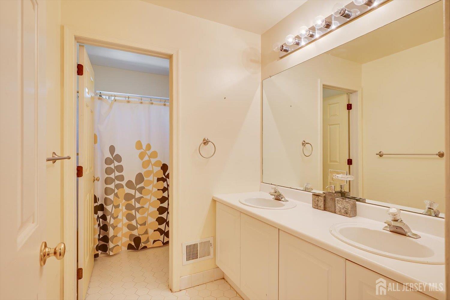 2 Devon Drive East Brunswick NJ 08816