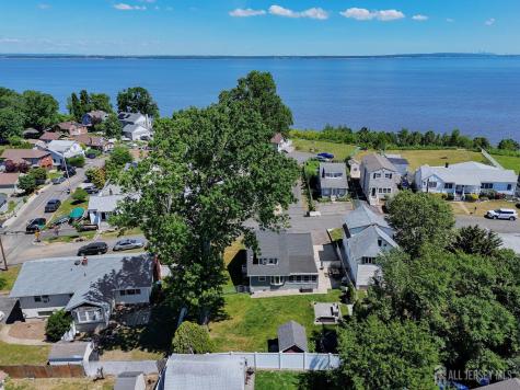 969 Woodcrest Drive Keyport NJ 07735