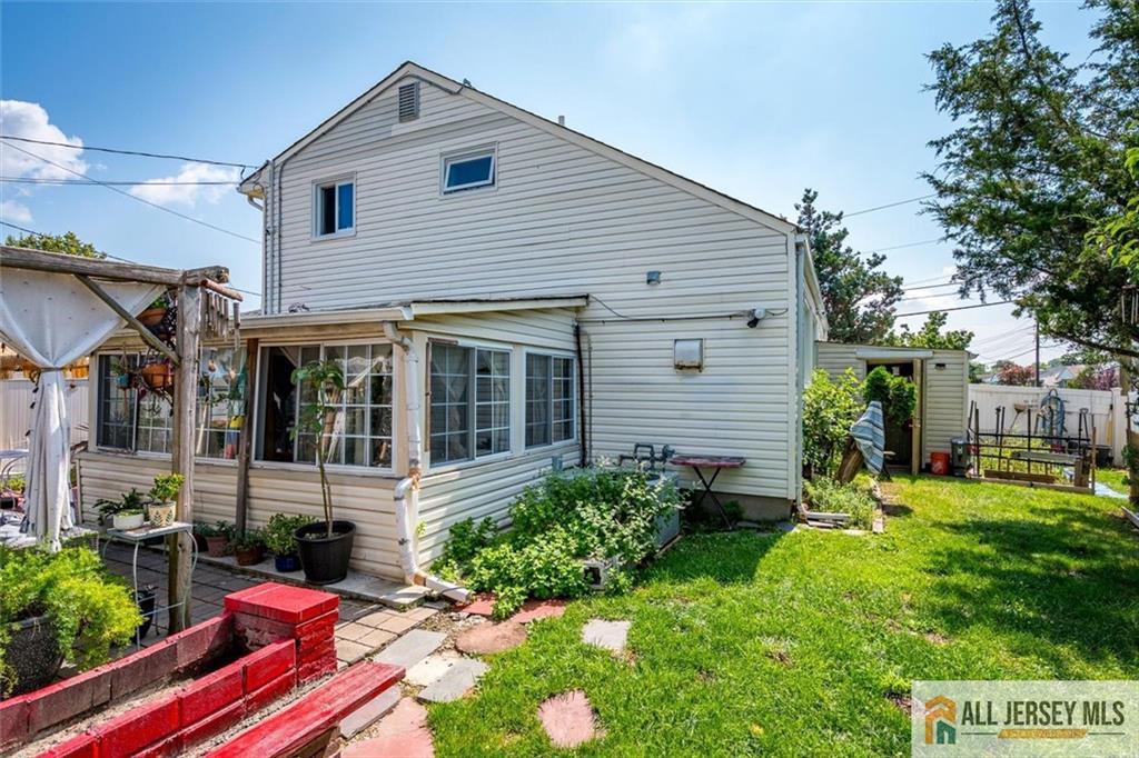 89 Whitman Street Carteret NJ 07008