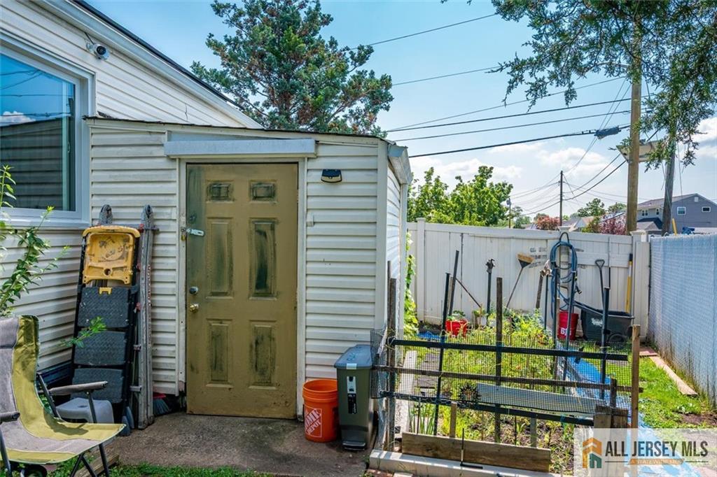 89 Whitman Street Carteret NJ 07008