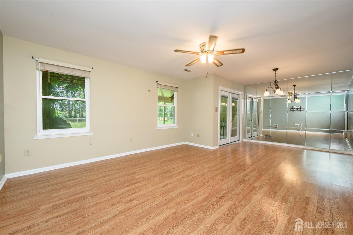 39 River Bank Drive Florence NJ 08554