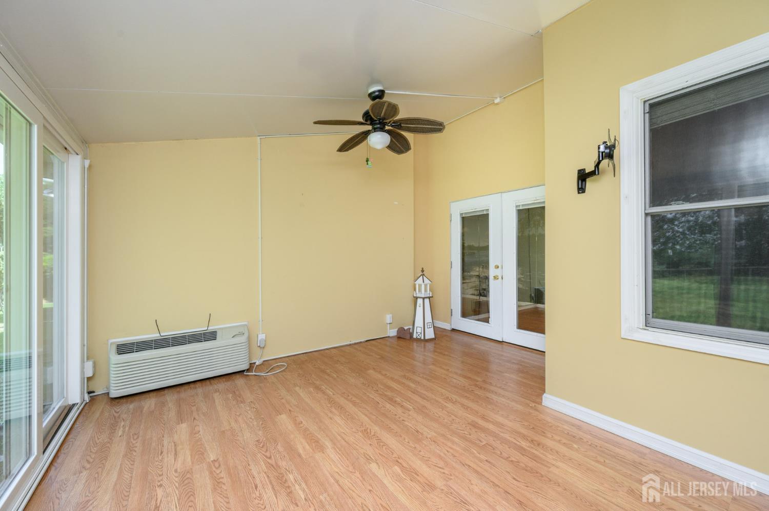 39 River Bank Drive Florence NJ 08554