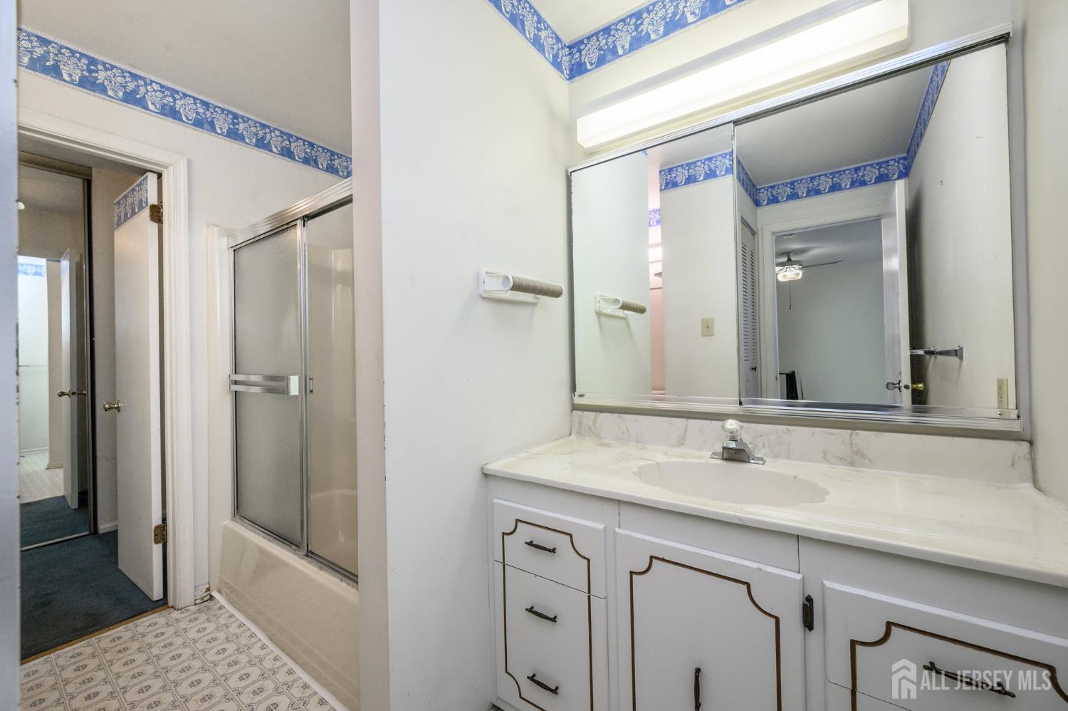 39 River Bank Drive Florence NJ 08554
