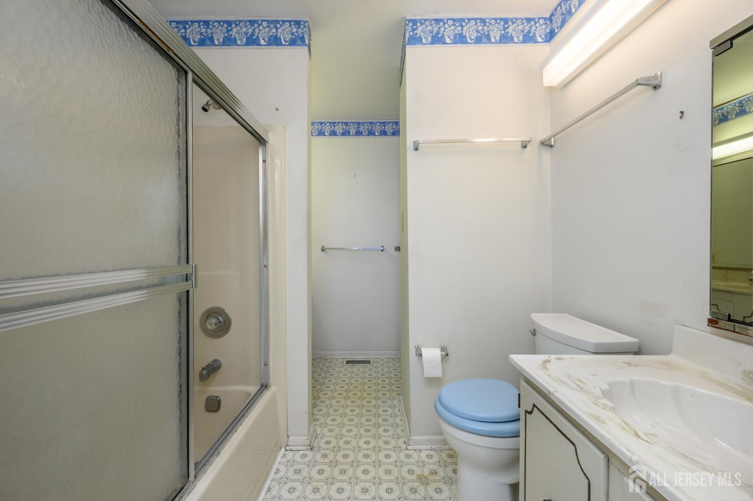 39 River Bank Drive Florence NJ 08554