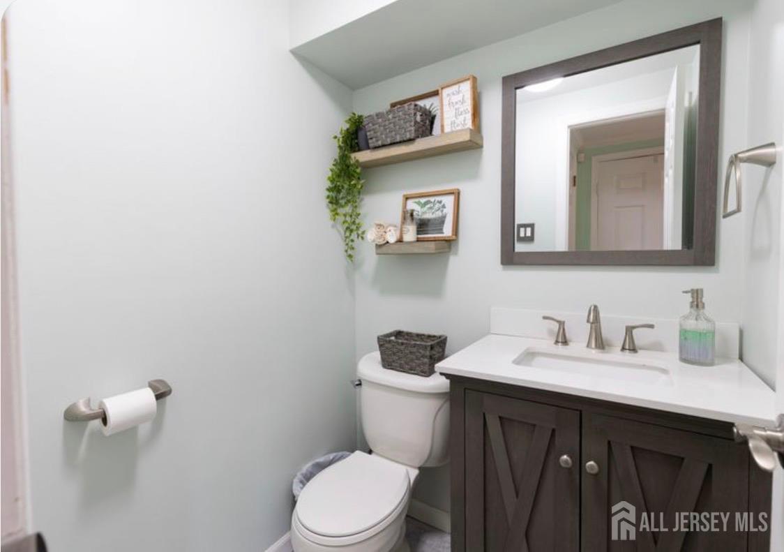 40 Lantern Lane Sayreville NJ 08872