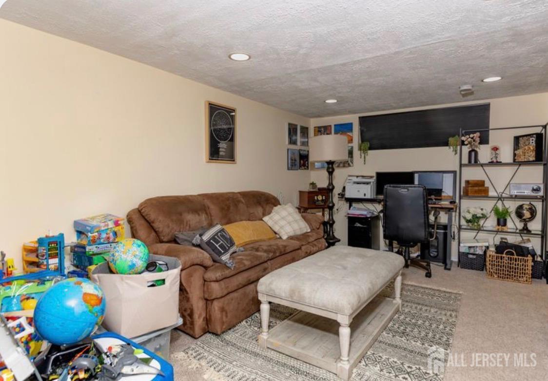 40 Lantern Lane Sayreville NJ 08872